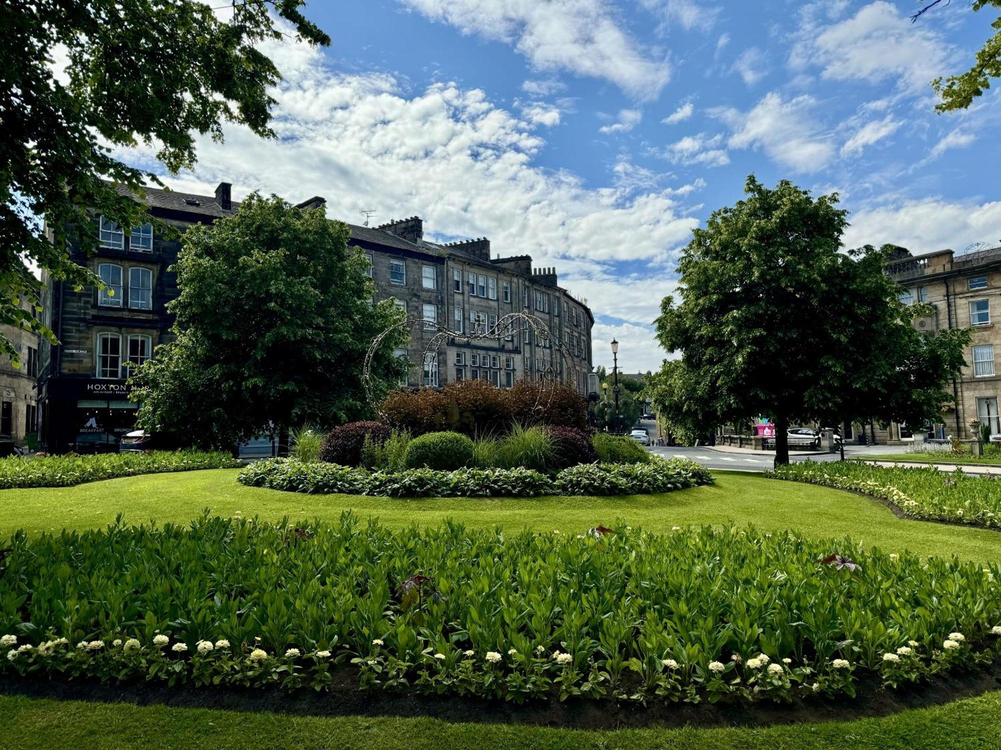 The Yorkshire Crown - Luxury Apartment - Free Parking Nearby Гаррогейт Екстер'єр фото
